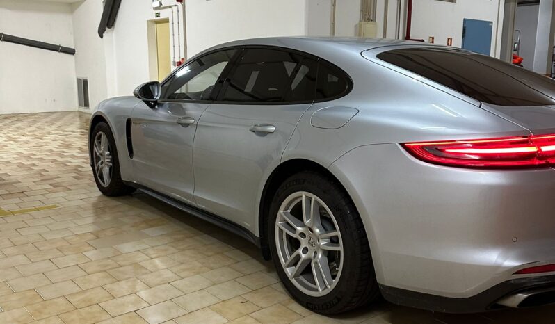 
								Porsche Panamera 4 E Hybrid full									