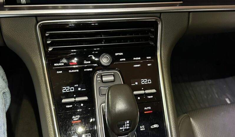 
								Porsche Panamera 4 E Hybrid full									
