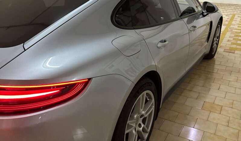 
								Porsche Panamera 4 E Hybrid full									