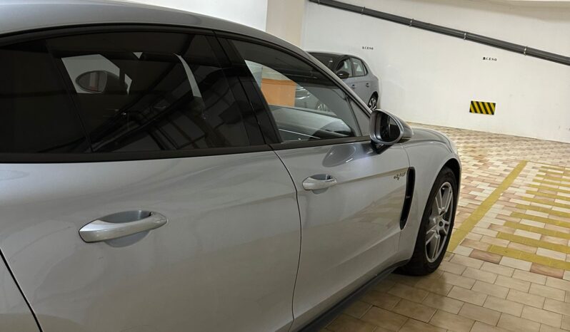 
								Porsche Panamera 4 E Hybrid full									